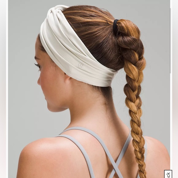 ⭐️Lululemon Ribbed Nulu Twist Front Headband in Bone⭐️ - Picture 7 of 9